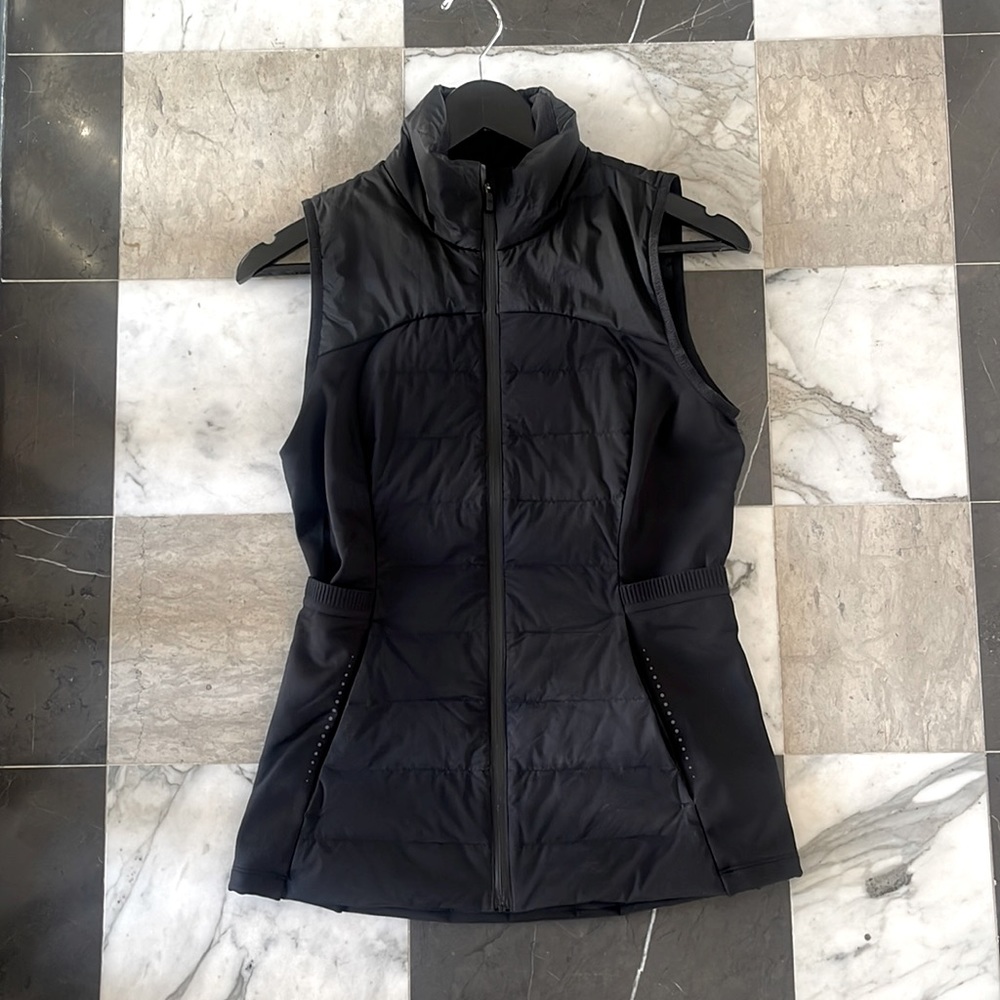 Lulu lemon down it all vest size 4 nwot